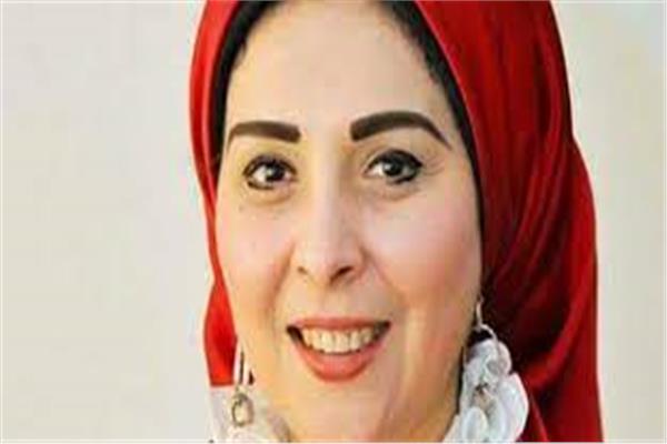 الدكتورة عز زيان استشاري العلاقات الاجتماعية والأسرية