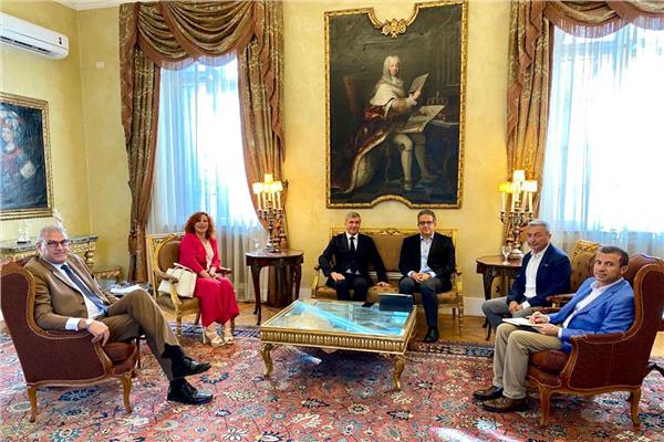 وزير السياحة والآثار يستهل زيارته للعاصمة الإيطالية روما بلقاء رئيس اتحاد شركات السياحة الإيطالية