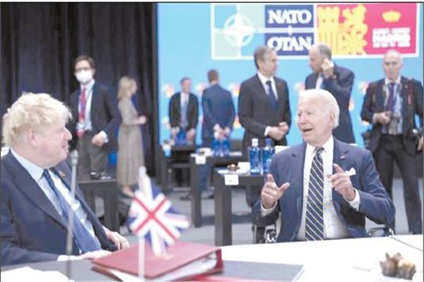 الرئيس الأمريكى ورئيس الوزراء البريطانى على هامش أحد الاجتماعات