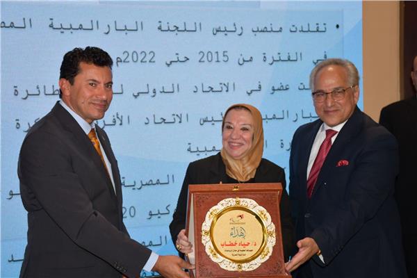 البارالمبية تمنح وزير الرياضة لقب السفير البارالمبي