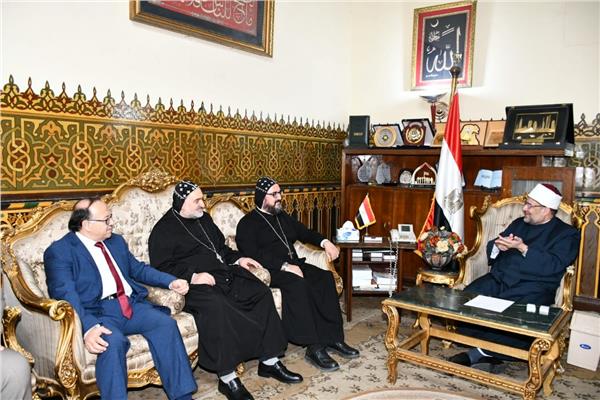وفد الكنيسة السريانية بمصر يهنئون وزير الأوقاف 