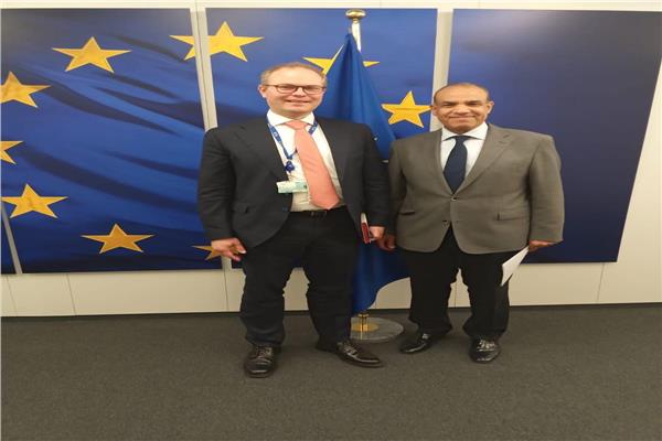 السفير المصري ببروكسل يبحث مع مسئولي المفوضية الأوروبية تعزيز التعاون