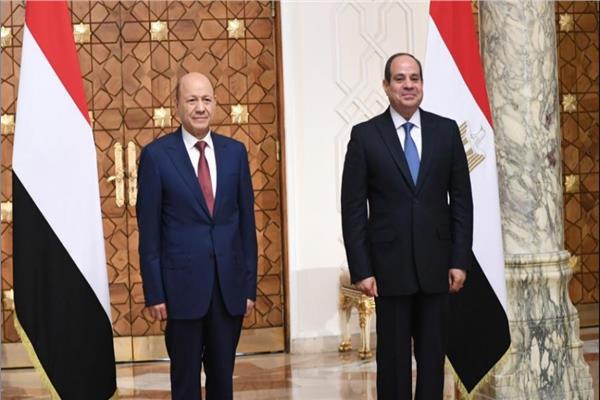 الرئيس السيسي ورئيس مجلس القيادة الرئاسي في اليمن