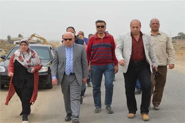 محافظ بورسعيد يتفقد أعمال تطوير ورفع كفاءة شارع مشروعات الاسكان ببورفؤاد