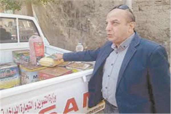 عبد المنعم خليل رئيس قطاع التجارة الداخلية فى إحدى الحملات