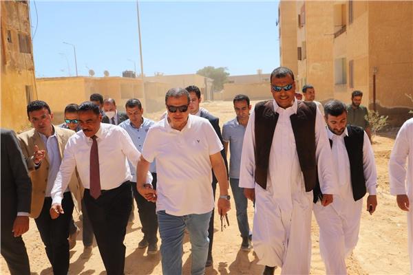 محمد سعفان وزير القوى العاملة يتفقد مكتب العمل بالضبعة 