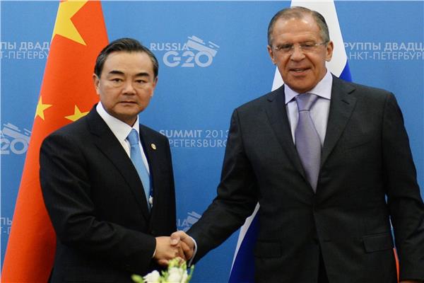 وزيرا خارجية روسيا والصين، سيرجي لافروف ووانج يي