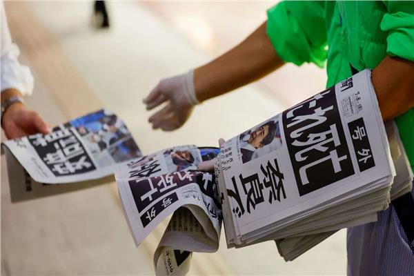 الصحف اليابانية نشرت عددا خاصا بعد اغتيال شنيزو آبي