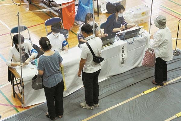 الناخبون فى اليابان يصوتون فى انتخابات مجلس الشيوخ           