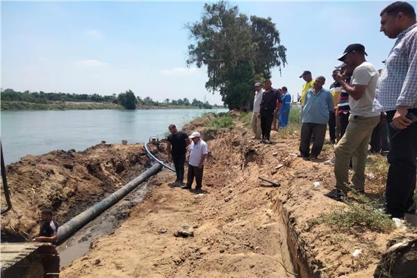 استمرار أعمال الإصلاح لخط مياه الشرب بقرية نفيشة بالإسماعيلية 