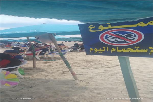 طوارئ بشواطئ الإسكندرية وتحذيرات للمصطافين من إرتفاع الأمواج  