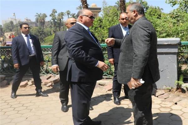 محافظ القاهرة يتفقد كورنيش النيل