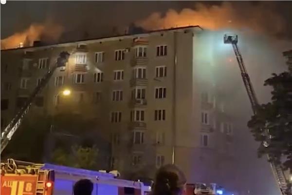 السلطات تجلى نحو 400 شخص من مبنى سكني في موسكو بسبب حريق كبير
