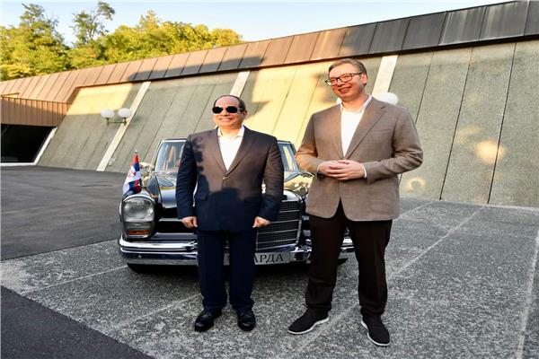 الرئيس عبد الفتاح السيسي برفقة الرئيس الصربي ألكسندر فوتشيتش -  سيارة تيتو