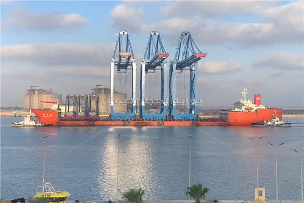 ميناء دمياط يستقبل 3 أوناش عملاقة للعمل على أرصفة شركة دمياط لتداول الحاويات 