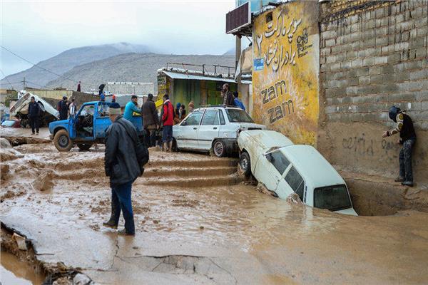 مصرع 15 شخصا على الأقل في جنوب إيران بسبب السيول  