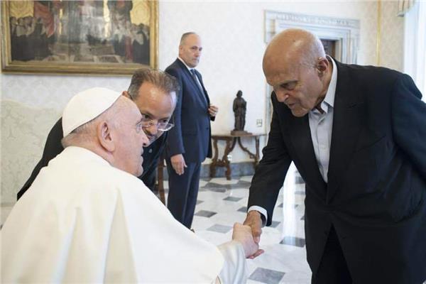 الدكتور مجدي يعقوب والبابا فرنسيس