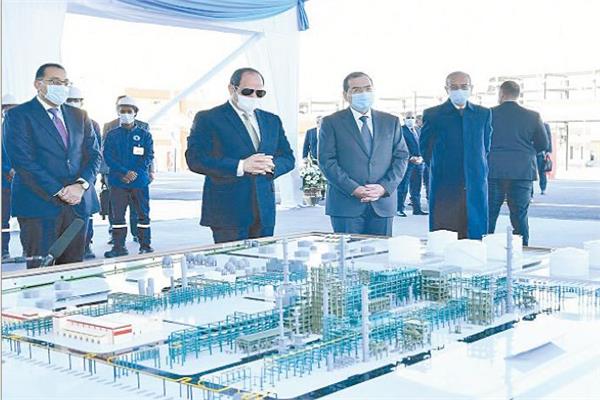 الرئيس عبد الفتاح السيسى خلال افتتاح مجمع البنزين بأسيوط