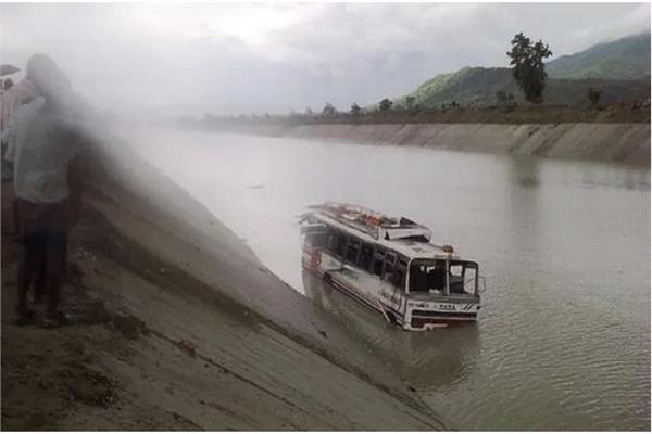 سقوط حافلة في نهر وسط كينيا