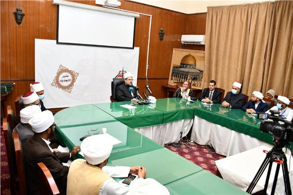 محمد مختار جمعة وزير الاوقاف خلال لقاءه بكبار علماء دولة الهند
