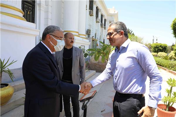 محافظ المنيا يستقبل وزير السياحة 