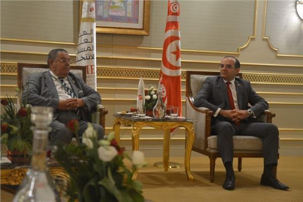 يوسف رحمانية مع رئيس لجنة الانتخابات التونسية