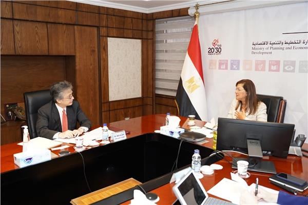 وزيرة التخطيط  تلتقي السفير الياباني في مصر لبحث تعزيز سبل التعاون