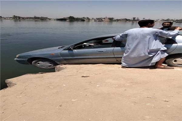 إنقاذ 3 أشقاء من الغرق قبل سقوط سيارتهم في نهر النيل بسوهاج