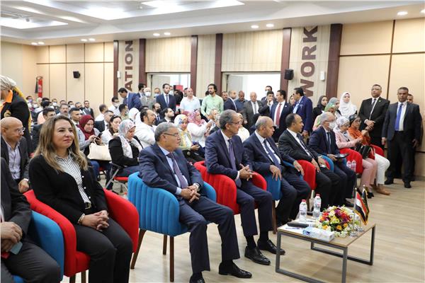 وزير الاتصالات ومحافظ المنيا يتفقدان مركز إبداع مصر الرقمية بجامعة المنيا