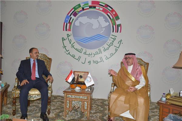 وزير الاعلام والثقافة والسياحة اليمني مع رئيس المنظمة العربية للسياحة