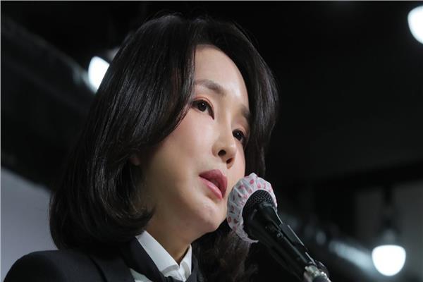 زوجة الرئيس الكوري الجنوبي «كيم كيون-هي»