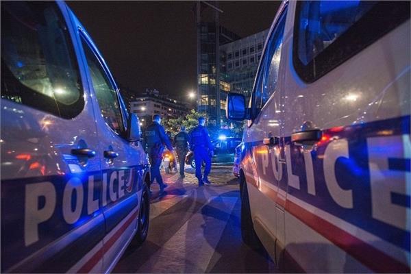 ملثمون يهاجمون مركزا للشرطة بالمولوتوف في باريس