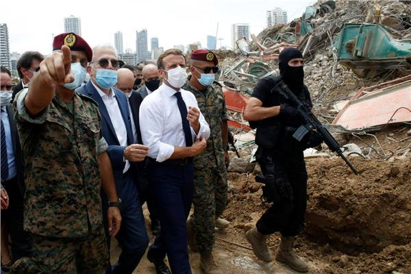 ماكرون أثناء زيارة لبنان بعد أنفجار مرفأ بيروت