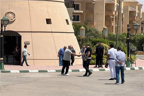 وصول اشرف زكي جنازة رجاء حسين بمسجد الشرطة