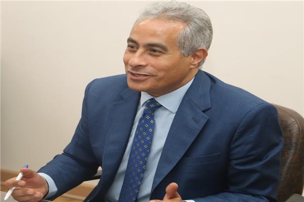  وزير القوي العاملة حسن شحاتة