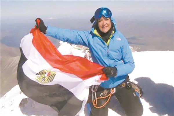 «منال» أول امرأة مصرية تصل لقمة إيفريست