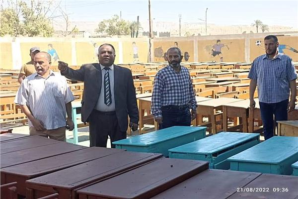  تدشين مبادرة إعادة تدوير المقاعد المدرسية المتهالكة بنجع حمادي 