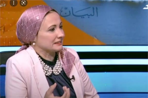  الدكتورة نشوة عقل الأستاذ بكلية الإعلام جامعة القاهرة