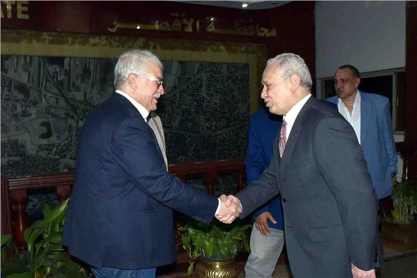 محافظ الأقصر يستقبل رئيس مجلس إدارة شركة المقاولون العرب