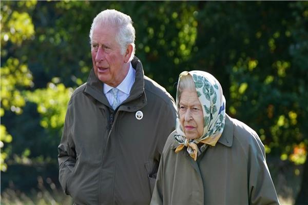  الأمير تشارلز والملكة إليزابيث