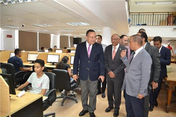 رئيس جامعة الإسكندرية يشهد أعمال امتحانات مبادرة «أشبال مصر الرقمية»