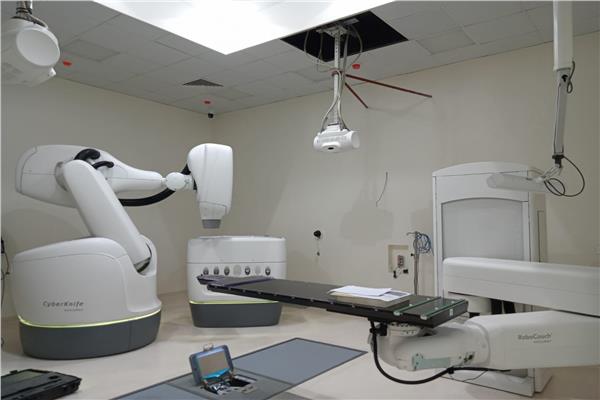 السايبر نايف تكنولوجيا عالمية في مستشفى 57357 لعلاج الأورام بدون ألم