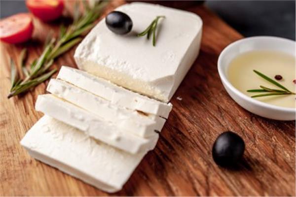 هل الجبنة الفيتا للرجيم صحية؟ 