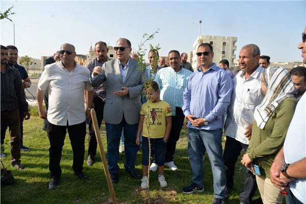 اللواء عصام سعد محافظ أسيوط في حملة تشجير وزراعة 3000 شجرة مثمرة