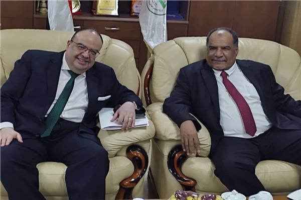 السفير المصري في الخرطوم يلتقي وزير التعليم العالي السوداني  