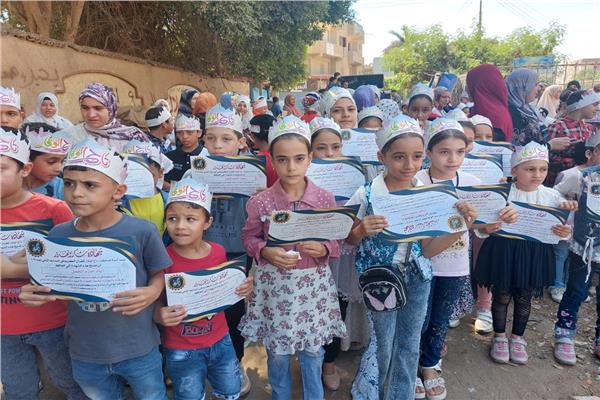 تكريم 2700 طفل ومسن من حفظة القرآن الكريم بقرية الكرمة 