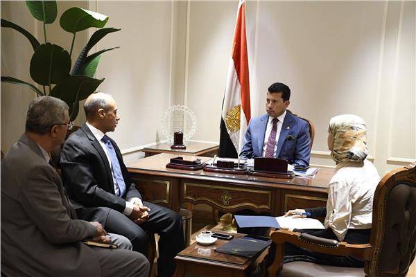 اجتماع وزير الرياضة مع سفير مصر لدى أوغندا