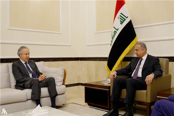 رئيس الوزراء العراقي مصطفى الكاظمي والسفير الإسباني لدى العراق بيدرو مارتينيز