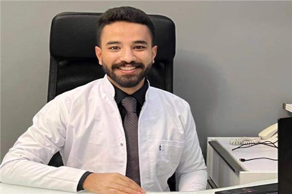 الدكتور أحمد أبو غيدة أخصائي تجميل وزراعة الفم والأسنان
