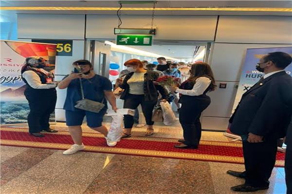 مطار مرسى علم يستقبل 99 رحلة و 15 ألف سائح يصلون مطار الغردقة اليوم